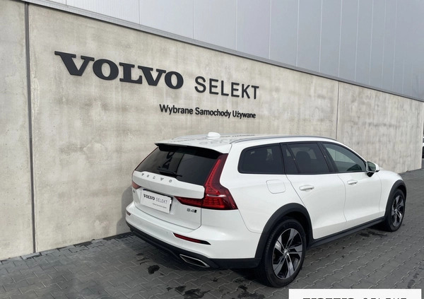 Volvo V60 Cross Country cena 170000 przebieg: 42882, rok produkcji 2021 z Poznań małe 379